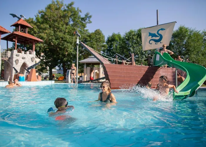 Aparthotel Berill Sarvar